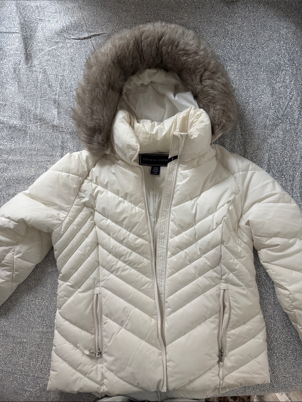 Tommy Hilfiger Ivory Puffer Jacket with Faux Fur Hood Trim